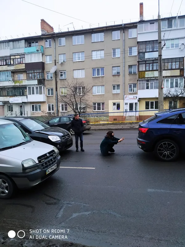 У Луцьку на мості зіткнулися легковики (фото)