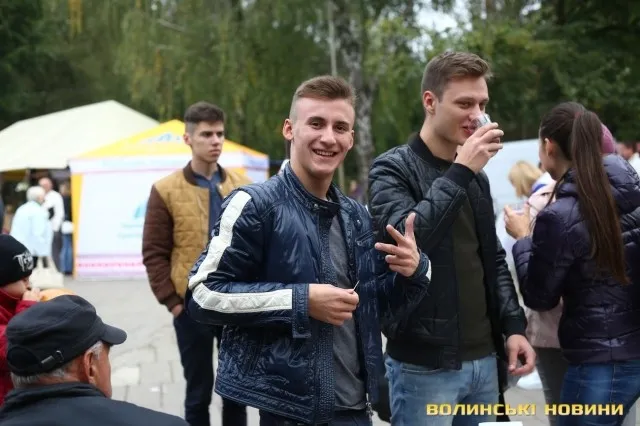На луцькому «Фестивалі національної кухні» смакували борщ та вареники (фото)