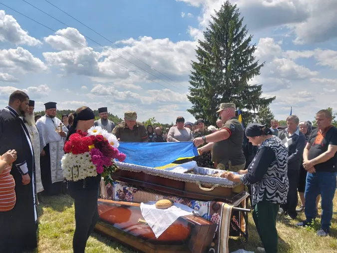 На Волині попрощалися з Героєм Миколою Максимчуком (фото)