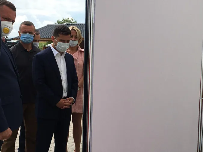 У Крупі зустріли Зеленського (фото, пряма трансляція)