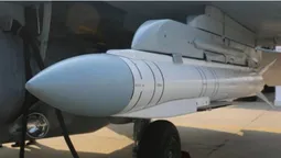Біля Дніпра ППО збила новітню російську бомбу-ракету «Гром-1» (відео)