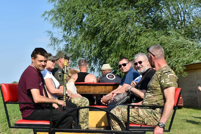Коні, рибалка та жарти: як на Волині реабілітуються поранені воїни (фото)