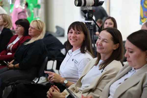 Від «зборів на картку» до системної допомоги: у Луцьку обговорили майбутнє української благодійності (фото)