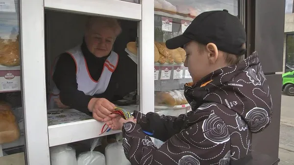 У Луцьку школяр власноруч заробив 34 тисячі для ЗСУ (фото, відео)