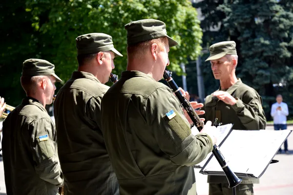 Із подяками, дітьми і квардокоптерами: як у Луцьку святкували день Нацполіції (фото)