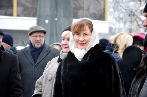 1-2-3, ялиночко, гори: в центрі Луцька - запалення ялинок (фото)