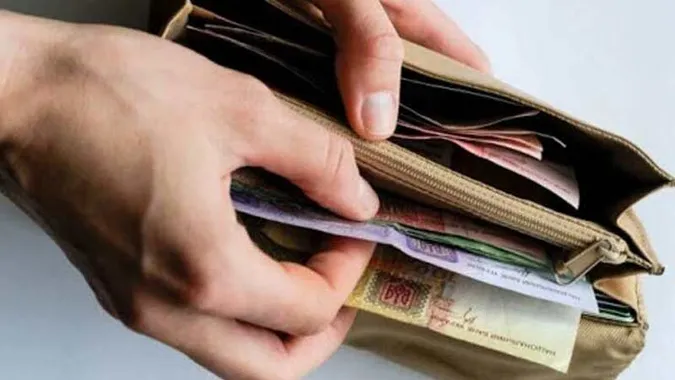 Понад 65% українців вважають себе бідними