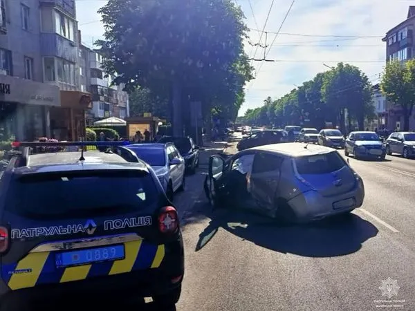 Автооргія по-луцьки: через п'яного водія поцілувалися чотири автівки (фото)