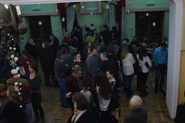У перервах між виступами в холі можна було поспілкуватись та випити кави