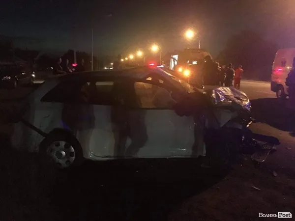 Біля Луцька сталася аварія: на місці працює три «швидких» (фото)