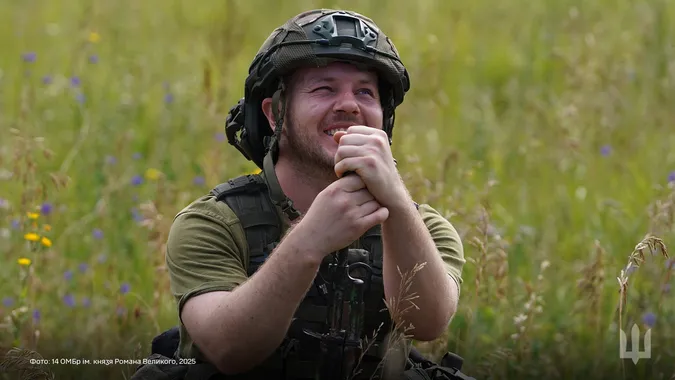 «Вони знають ціну життя»: показали воїнів волинської бригади у мить відпочинку (фото)