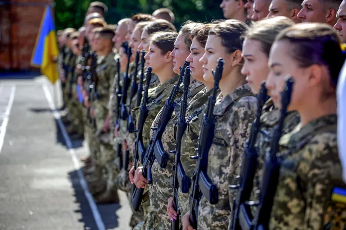 Пів сотні курсантів луцького вишу склали присягу на вірність Україні (фото)