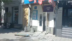 «Стрельнув» шланг: балон на Лесі Українки налякав пів Луцька (фото, відео)