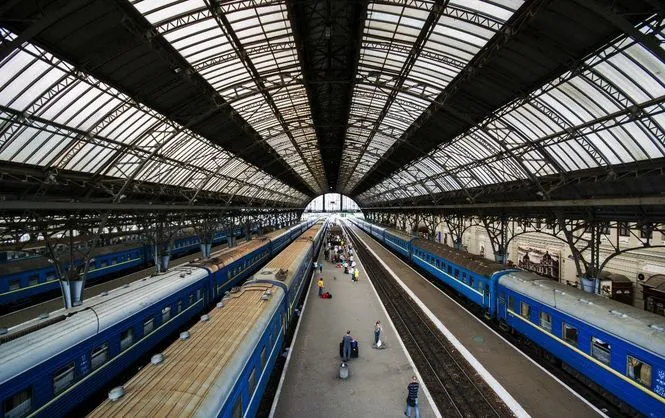 «Укрзалізниця» планує скоротити пасажирські перевезення