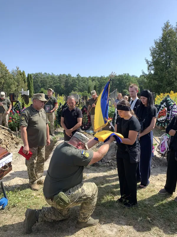 У Луцькому районі попрощалися із воїном Миколою Комаровим (фото)