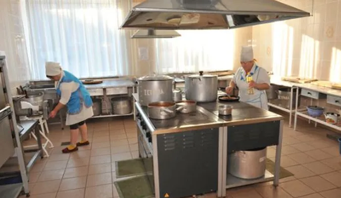Кожен десятий працівник харчоблоків у закладах освіти Волині є носієм стафілококу