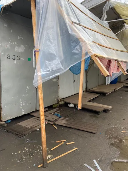 Що коїться на Старому ринку: приголомшливі фото від муніципалів