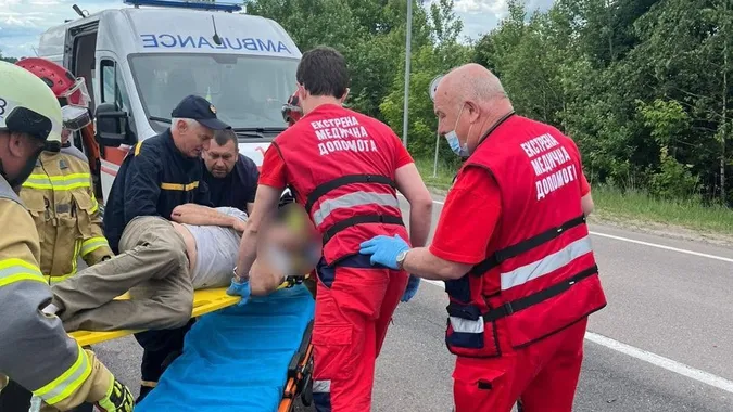 На Волині – серйозна ДТП: водія затиснуло в понівеченому авто