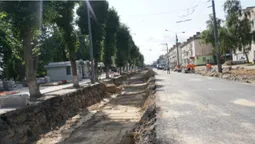 Встановлюють нові бордюри: що коїться на проспекті Волі у Луцьку (фото)