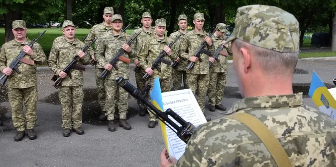 У Луцьку рекрути-прикордонники склали військову присягу (фото)