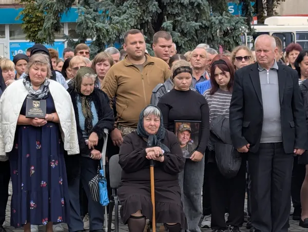 Батько чотирьох доньок: у Ковелі попрощалися із офіцером Олександром Дригулею (фото)