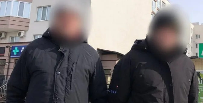 У Луцьку патрульні затримали підозрілих чоловіків з наркотиками (фото)
