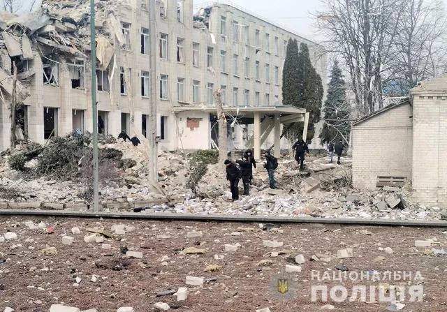 Унаслідок авіаудару школа у Житомирі зазнала значних руйнувань (фото, відео)