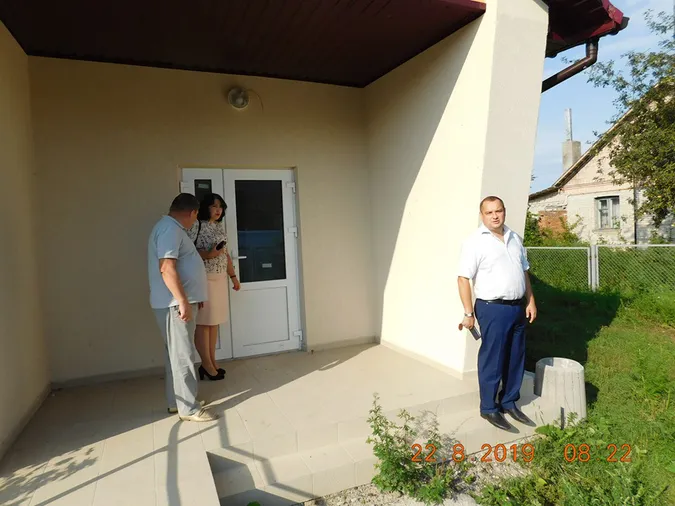 Повідомили, коли запрацюють відремонтовані амбулаторії в Зміїнці і Чарукові (фото)