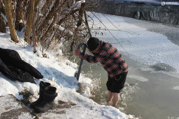 Льодохреща: як освячували воду і лучан (репортаж)
