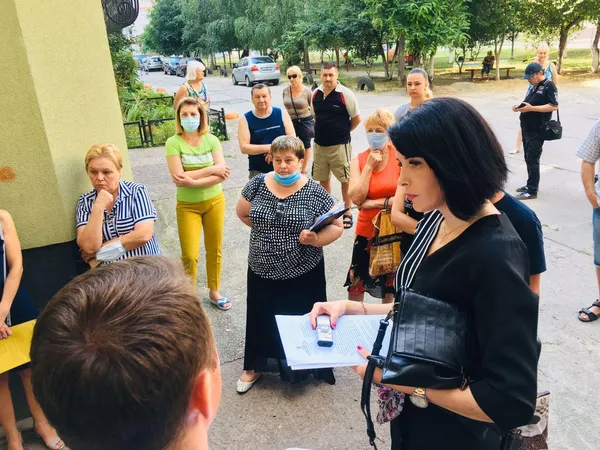 Квартира чи кафе: продовження скандалу на Кравчука у Луцьку (фото)