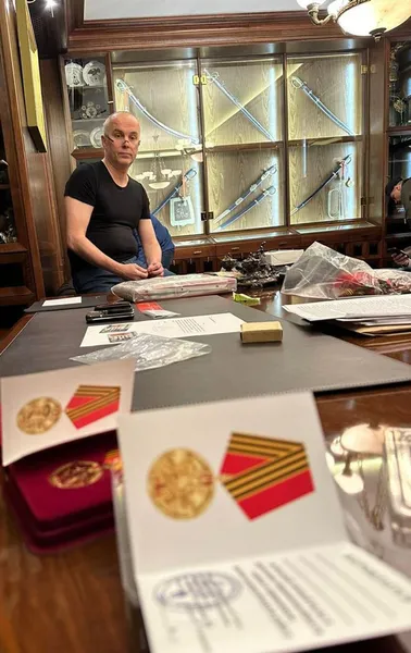 Недополководець: показали шокуючі кадри з обшуків у Шуфрича