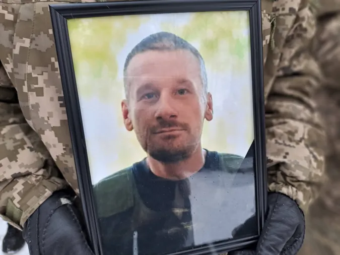 За свої кошти купував автівки для підрозділу: на Волині попрощалися з воїном Олександром Нагалюком