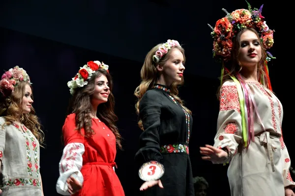 Бурлеск, музика і сльози: як у Луцьку обирали «Міс СНУ 2017» (фото)