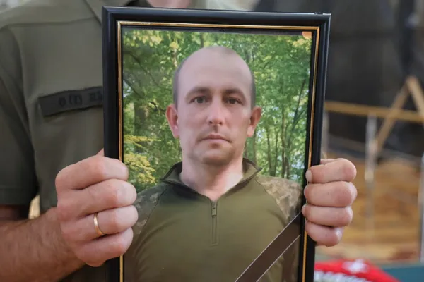 🕯 Лучани попрощалися з 39-річним стрільцем-снайпером Олександром Лебедевичем