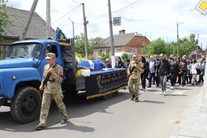 На Волині в останню путь провели Героя Олександра Стасюка (фото)