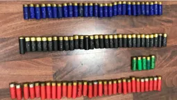 Молода волинянка хотіла вивезти до Польщі набої 12-го калібру (фото, відео)