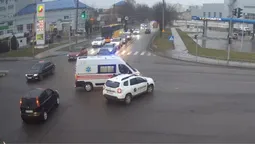 У Луцьку легковик влетів у «швидку» (відео)