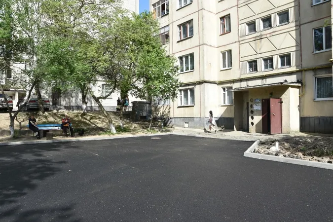 У Луцьку ремонтують двори за новою технологією (фото)
