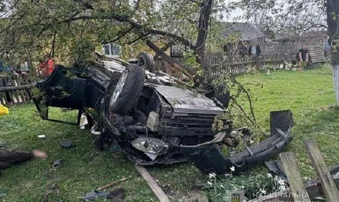 На Камінь-Каширщині п’яний водій Toyota перекинув авто: 18-річний пасажир – у реанімації