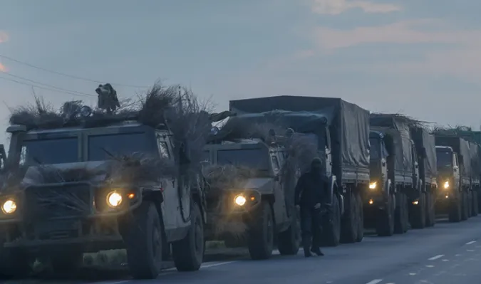 Можливі провокації: на кордоні помітили рух техніки без розпізнавальних знаків