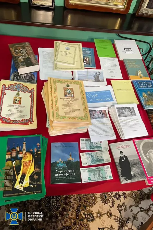 Мільйони готівкою та проросійська література: що СБУ знайшла у  Києво-Печерській лаврі (фото, відео)