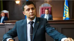 Співробітники ЦВК брали автографи в Зеленського (відео)