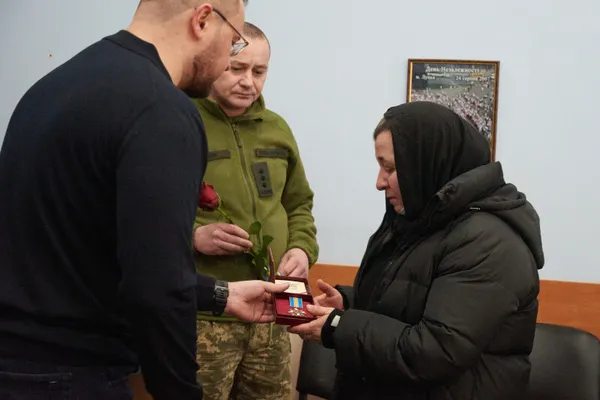 У Луцьку родинам загиблих військовослужбовців вручили нагороди (фото)