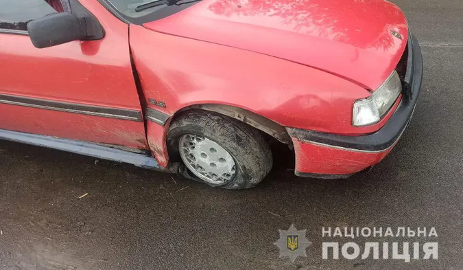 «Опель» vs бордюр: у Луцькому районі п'яний водій скоїв ДТП (фото, відео)