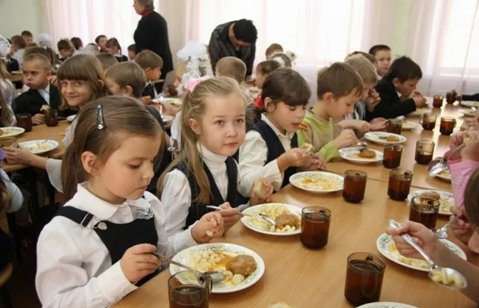 Фірму-переможця тендера на продукти в луцькі школи дискваліфікували