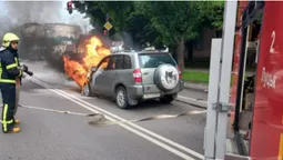 Пожежа легкового автомобіля в Луцьку: рятувальники розповіли деталі