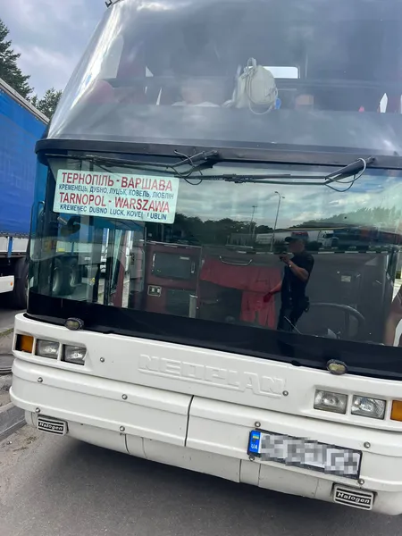 У «Ягодині» службовий пес винюхав наркотики у валізах іноземця (фото)