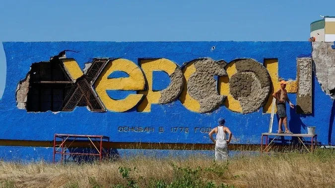 Із захопленого Херсона виїхали майже 80% жителів
