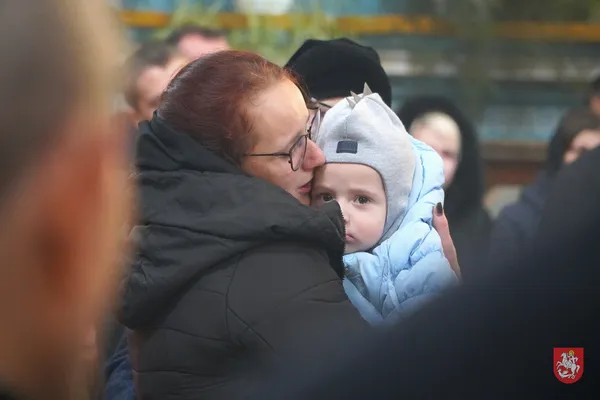 Залишилась дружина і маленький синочок: у Володимирі провели в останню дорогу 23-річного Анатолія Куляса