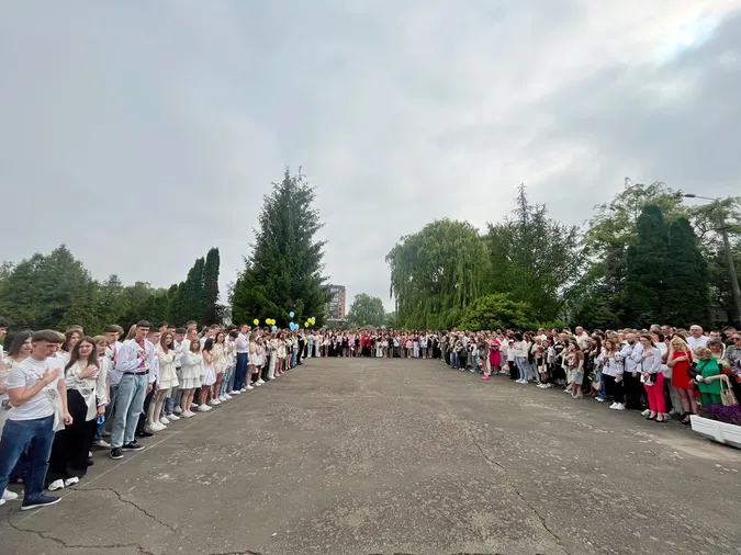 У Володимирських закладах освіти пролунав останній дзвоник (фото)